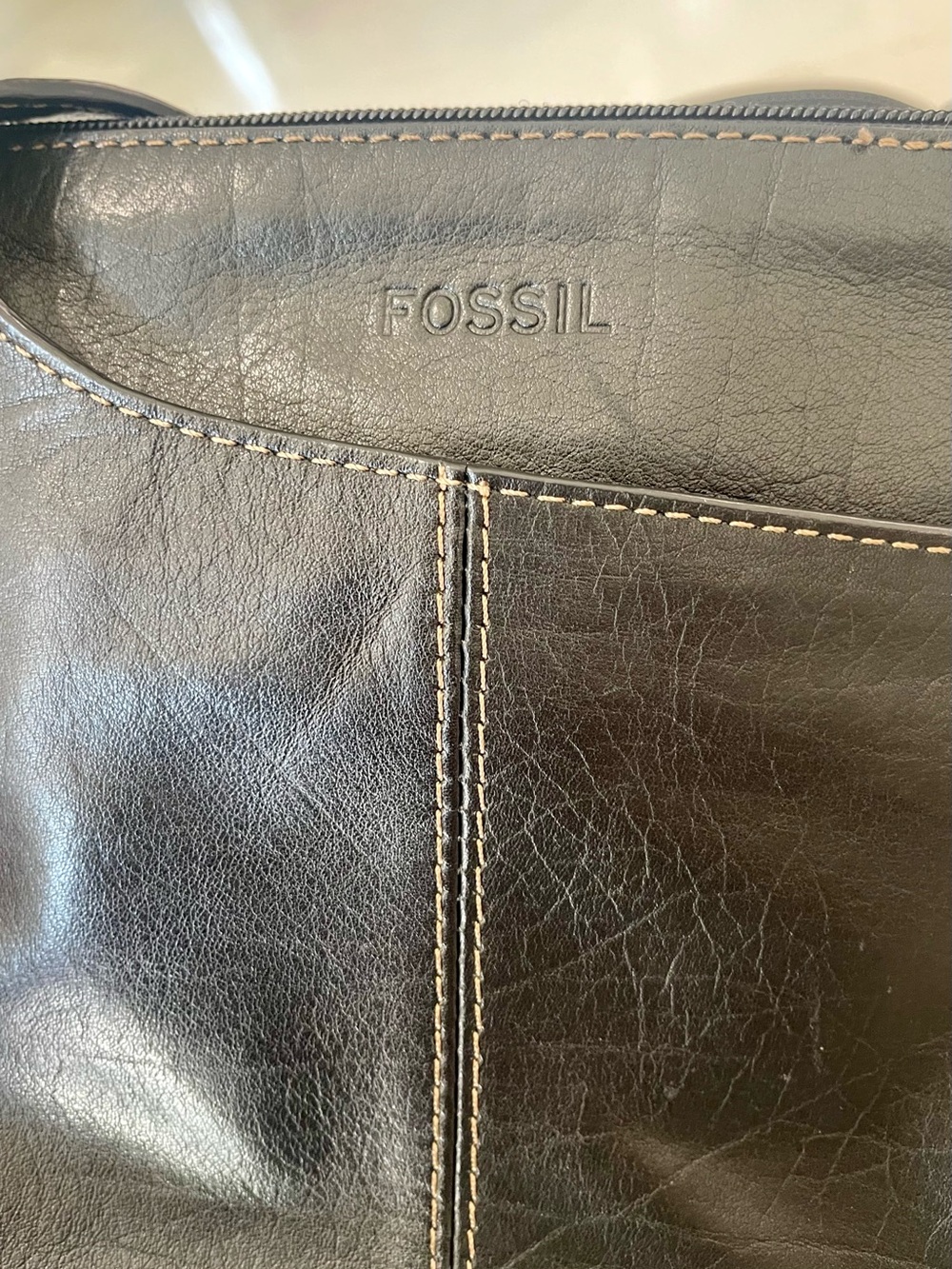Fossil Black Leather Messenger Style Crossbody Bag with Contrast Stitching